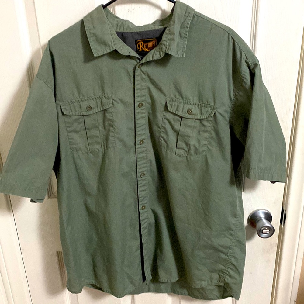 Green dual pocket button up